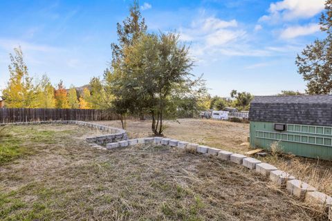 Tiny photo for 3126 Cortez Street, Klamath Falls, OR 97601 (MLS # 220210761)