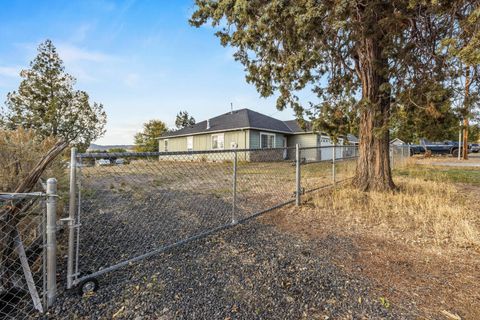 Tiny photo for 3126 Cortez Street, Klamath Falls, OR 97601 (MLS # 220210761)