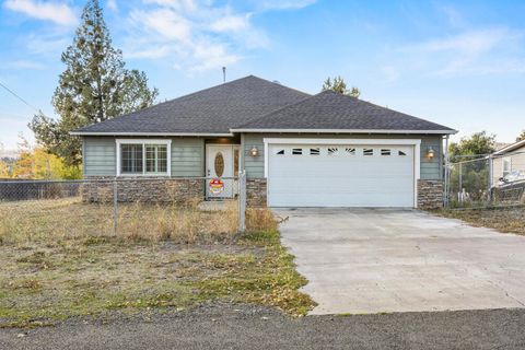 Tiny photo for 3126 Cortez Street, Klamath Falls, OR 97601 (MLS # 220210761)