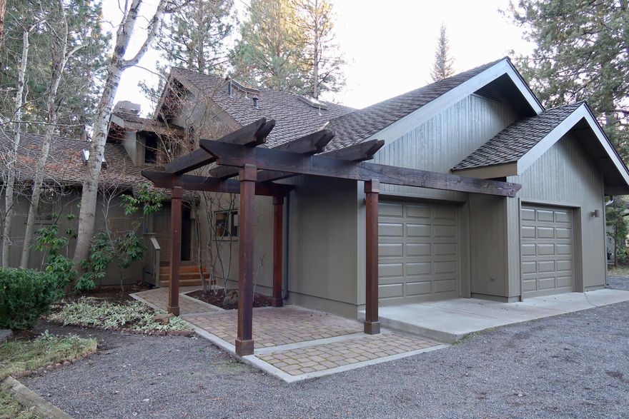 61085 Minaret Circle is a NW Style home located on over a 1/2 acre lot in the highly sought- after neighborhood of Sunrise Village. This cozy home includes 3 bedroom, 3 bathroom, bonus room, natural wood burning fireplaces, stainless gourmet kitchen appliances, bar area  and abundant storage throughout the home. Sunrise Village provides a clubhouse, pool, tennis courts, RV storage and a private trail to a beach on the Deschutes River. Located just minutes to downtown Old Mill with quick access to the Cascade Mountains and High Lakes; the location of the this home is perfect for outdoor enthusiasts.