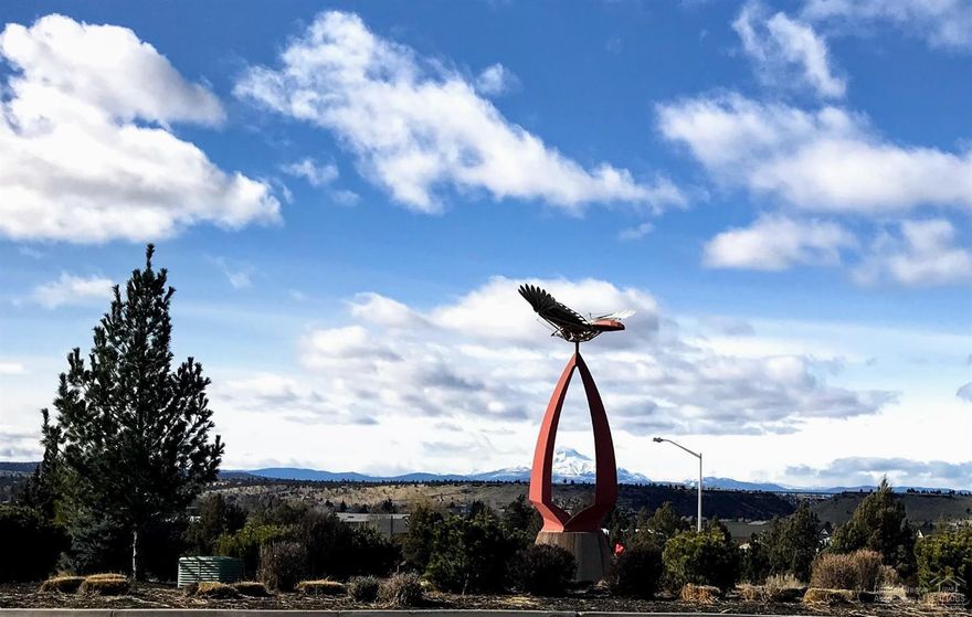 Stunning Cascade Mountain Views from this large lot, in this peaceful neighborhood of well designed, immaculate homes, with Park and walking paths. Schools, Madras Aquatic Center, Central Oregon Community College, Shopping and Medical facilities are all close by. Premium plans and recommended builders available upon request. Additional lots available from this seller.