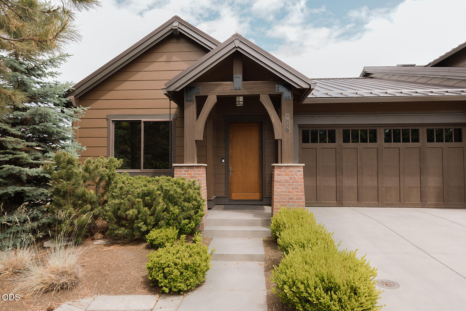 925 SW Theater Drive