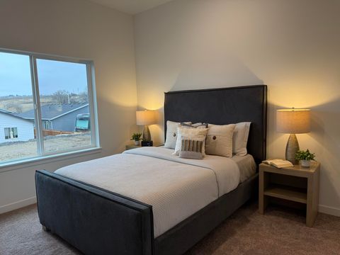 Tiny photo for 237 SE Peppermint Loop #4, Culver, OR 97734 (MLS # 220219300)