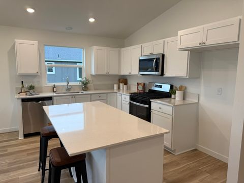 Tiny photo for 237 SE Peppermint Loop #4, Culver, OR 97734 (MLS # 220219300)