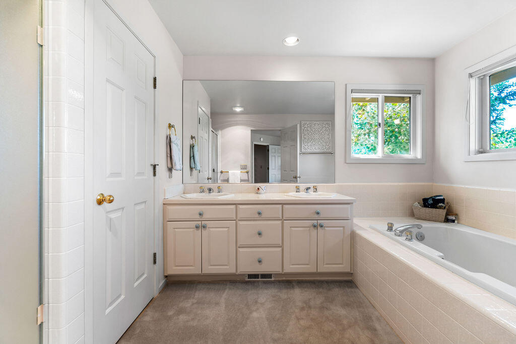 Fairway Point Villag - Residential