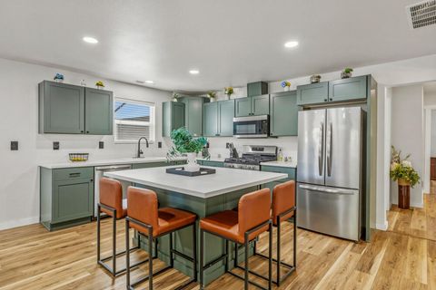 Tiny photo for 5756 Leland Drive, Klamath Falls, OR 97603 (MLS # 220220143)