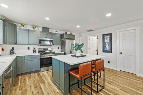 Tiny photo for 5756 Leland Drive, Klamath Falls, OR 97603 (MLS # 220220143)