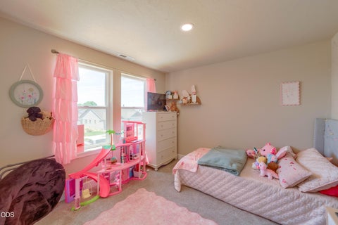 Tiny photo for 300 NW Double Eagle Avenue, Madras, OR 97741 (MLS # 220223359)