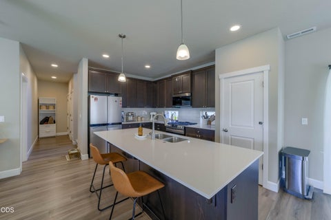 Tiny photo for 300 NW Double Eagle Avenue, Madras, OR 97741 (MLS # 220223359)