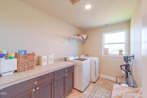 Tiny photo for 300 NW Double Eagle Avenue, Madras, OR 97741 (MLS # 220223359)