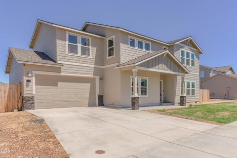Tiny photo for 300 NW Double Eagle Avenue, Madras, OR 97741 (MLS # 220223359)