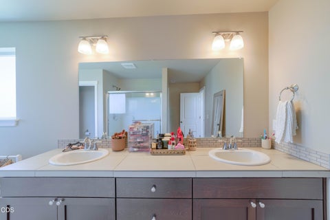 Tiny photo for 300 NW Double Eagle Avenue, Madras, OR 97741 (MLS # 220223359)