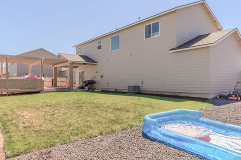 Tiny photo for 300 NW Double Eagle Avenue, Madras, OR 97741 (MLS # 220223359)