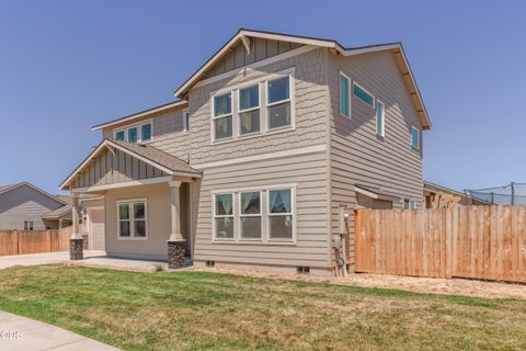 Tiny photo for 300 NW Double Eagle Avenue, Madras, OR 97741 (MLS # 220223359)