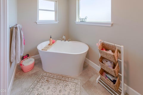 Tiny photo for 300 NW Double Eagle Avenue, Madras, OR 97741 (MLS # 220223359)
