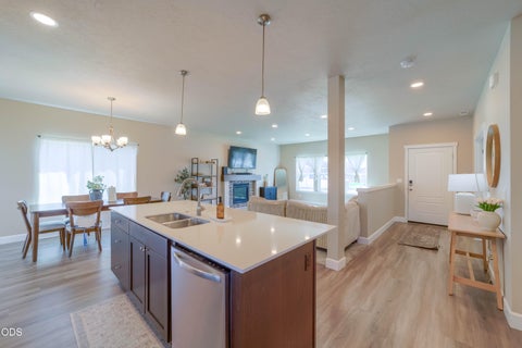 Tiny photo for 300 NW Double Eagle Avenue, Madras, OR 97741 (MLS # 220223359)
