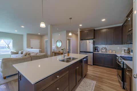 Tiny photo for 300 NW Double Eagle Avenue, Madras, OR 97741 (MLS # 220223359)