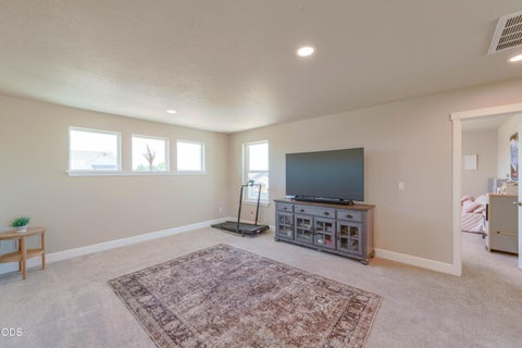 Tiny photo for 300 NW Double Eagle Avenue, Madras, OR 97741 (MLS # 220223359)