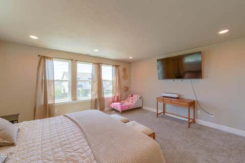 Tiny photo for 300 NW Double Eagle Avenue, Madras, OR 97741 (MLS # 220223359)