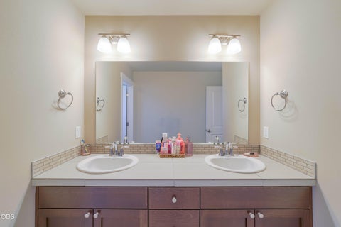 Tiny photo for 300 NW Double Eagle Avenue, Madras, OR 97741 (MLS # 220223359)