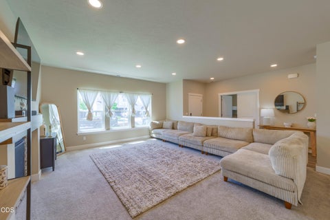 Tiny photo for 300 NW Double Eagle Avenue, Madras, OR 97741 (MLS # 220223359)