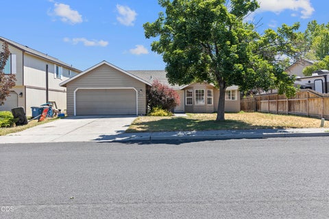 Photo of 2150 SW 29th Street, Redmond, OR 97756 (MLS # 220224463)