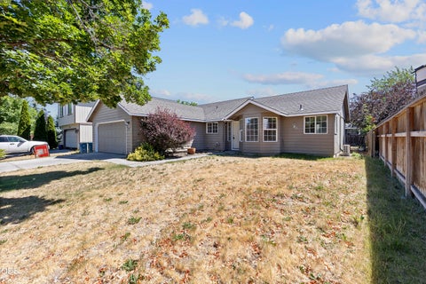 Tiny photo for 2150 SW 29th Street, Redmond, OR 97756 (MLS # 220224463)