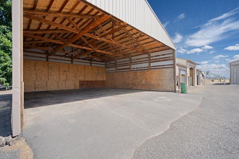 Tiny photo for 547 SW Bear Drive, Madras, OR 97741 (MLS # 220210971)