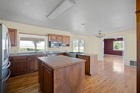 Tiny photo for 547 SW Bear Drive, Madras, OR 97741 (MLS # 220210971)