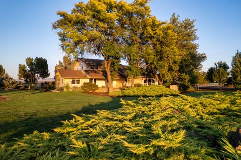 Tiny photo for 547 SW Bear Drive, Madras, OR 97741 (MLS # 220210971)