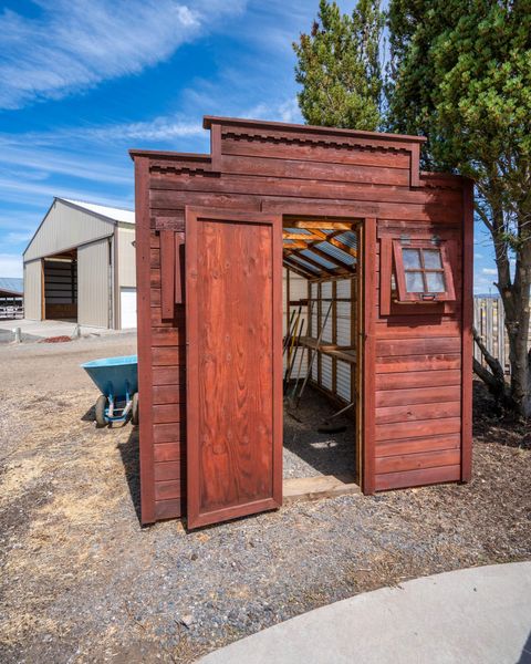 Tiny photo for 547 SW Bear Drive, Madras, OR 97741 (MLS # 220210971)