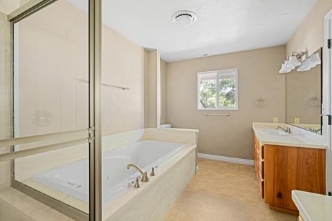 Tiny photo for 547 SW Bear Drive, Madras, OR 97741 (MLS # 220210971)