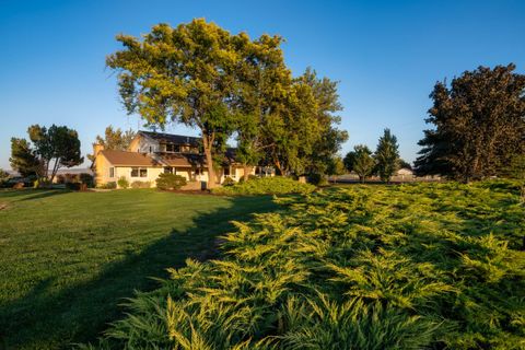 Tiny photo for 547 SW Bear Drive, Madras, OR 97741 (MLS # 220210971)