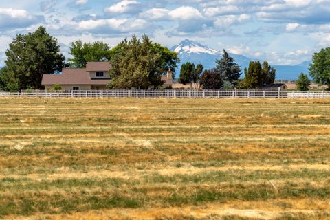 Tiny photo for 547 SW Bear Drive, Madras, OR 97741 (MLS # 220210971)