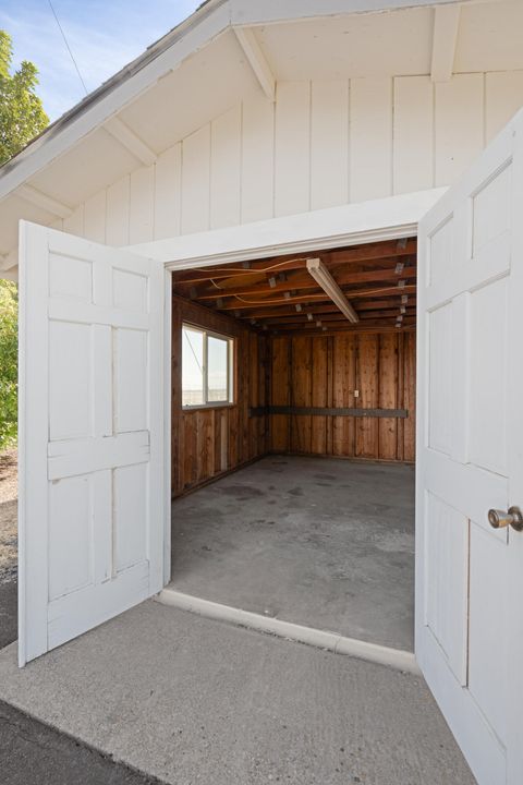 Tiny photo for 547 SW Bear Drive, Madras, OR 97741 (MLS # 220210971)