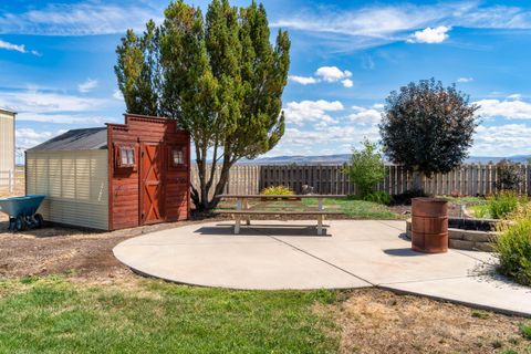 Tiny photo for 547 SW Bear Drive, Madras, OR 97741 (MLS # 220210971)