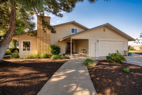 Tiny photo for 547 SW Bear Drive, Madras, OR 97741 (MLS # 220210971)