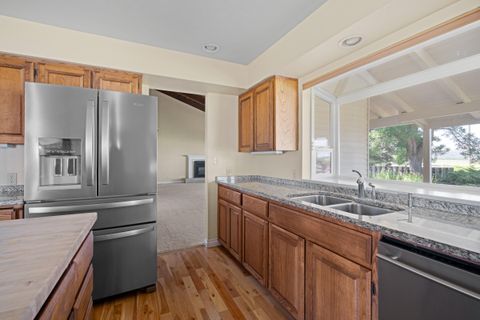 Tiny photo for 547 SW Bear Drive, Madras, OR 97741 (MLS # 220210971)