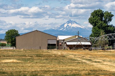 Tiny photo for 547 SW Bear Drive, Madras, OR 97741 (MLS # 220210971)