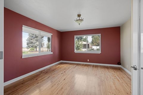 Tiny photo for 547 SW Bear Drive, Madras, OR 97741 (MLS # 220210971)