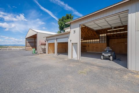 Tiny photo for 547 SW Bear Drive, Madras, OR 97741 (MLS # 220210971)