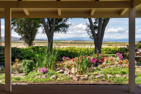 Tiny photo for 547 SW Bear Drive, Madras, OR 97741 (MLS # 220210971)