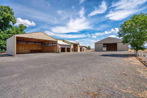 Tiny photo for 547 SW Bear Drive, Madras, OR 97741 (MLS # 220210971)