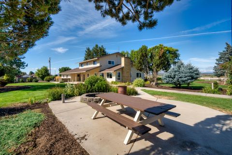 Tiny photo for 547 SW Bear Drive, Madras, OR 97741 (MLS # 220210971)