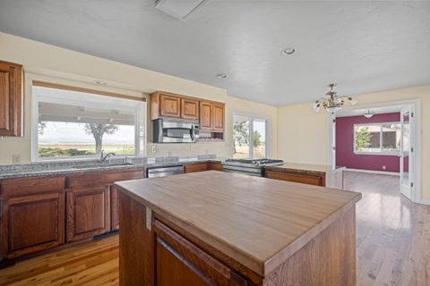 Tiny photo for 547 SW Bear Drive, Madras, OR 97741 (MLS # 220210971)