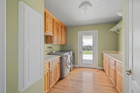 Tiny photo for 547 SW Bear Drive, Madras, OR 97741 (MLS # 220210971)