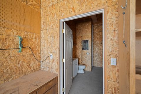 Tiny photo for 547 SW Bear Drive, Madras, OR 97741 (MLS # 220210971)