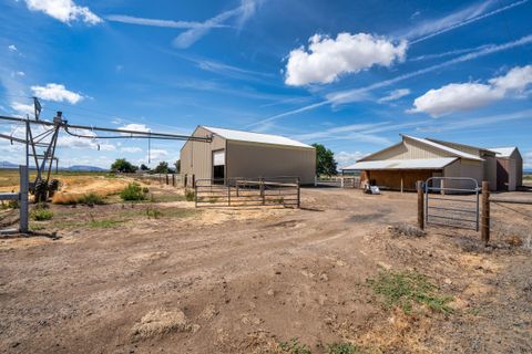 Tiny photo for 547 SW Bear Drive, Madras, OR 97741 (MLS # 220210971)