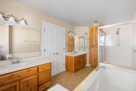 Tiny photo for 547 SW Bear Drive, Madras, OR 97741 (MLS # 220210971)