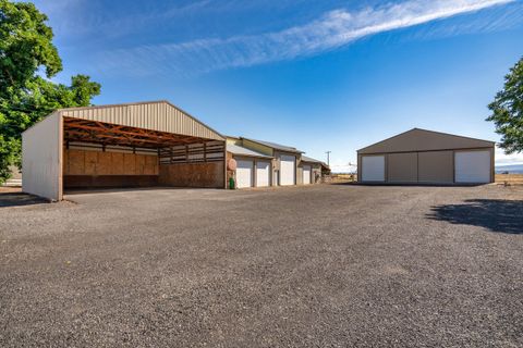 Tiny photo for 547 SW Bear Drive, Madras, OR 97741 (MLS # 220210971)